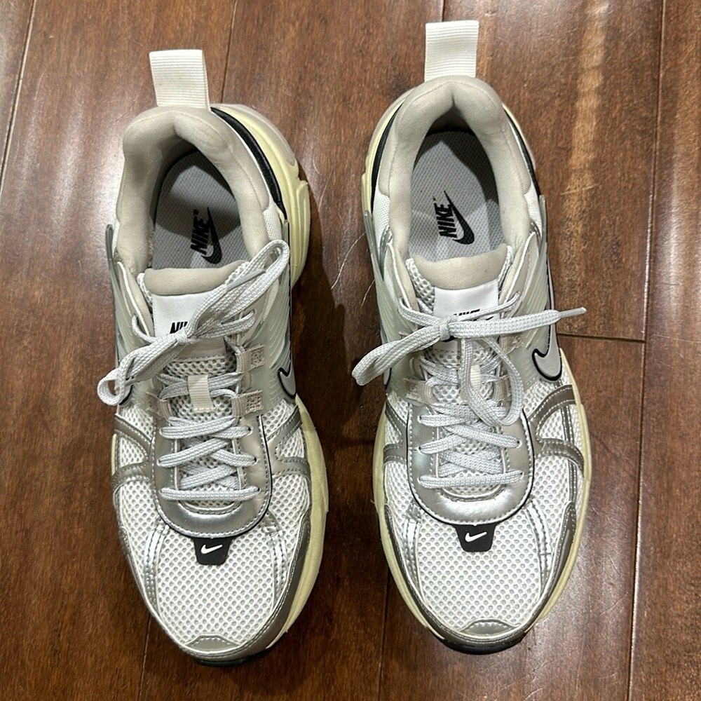 Nike Women’s V2K  9.5